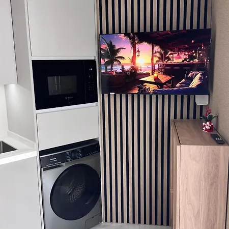 Americas 200a Apartment