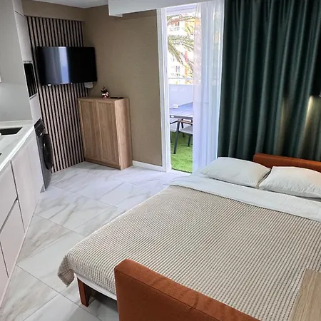 Americas 200a Apartment