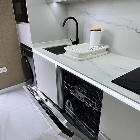 Americas 200a Apartment *